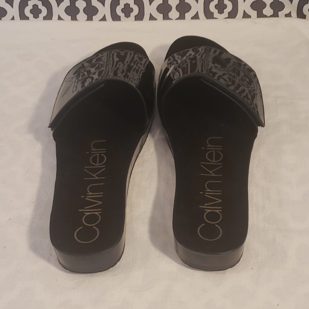 Cavin Klein sandals